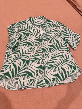 Jane and Delancey Green and White Tropical Button-Down Shirt Large